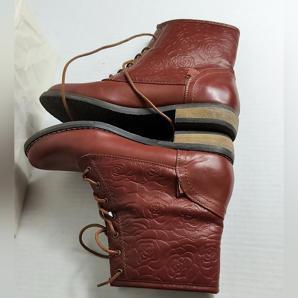 Shoe Dazzle Alina Brown Lace-Up Ankle Combat Boots Size 7 Tooled Boho - Picture 8 of 11